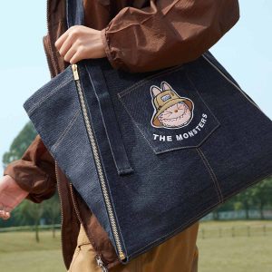 Labubu Denim Tas – Fall In Wild Serie | The Monsters | Naturel, Speels & Praktisch