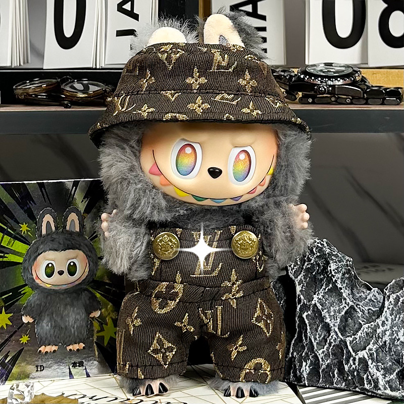 Dark Royal Denim Set voor Labubu – Elegant en Mysterieus