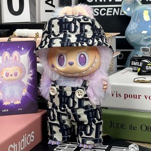 Monogram Contrast Set voor Labubu – Grafische Elegant in Zwart-Wit