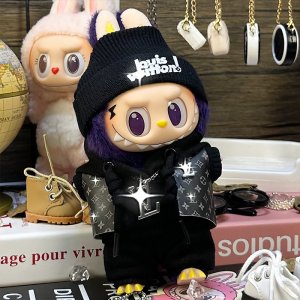 Zwart Streetwear Set voor Labubu – Urban Stijl en Charisma