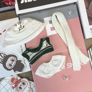 Labubu Winter White – Urban Stijl met Elegantie