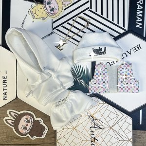 Wit Rainbow Streetwear Set voor Labubu – Frisheid, Stijl en Positieve Vibes