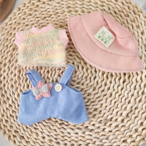 Labubu Pastel Relax Outfit – Blauw Corduroy Pinafore met Strik en Roze Bucket Hat