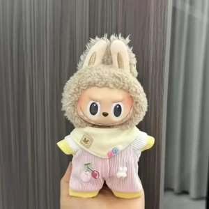 Labubu Pastel Roze Outfit met Kersen – Zoete Kawaii Editie